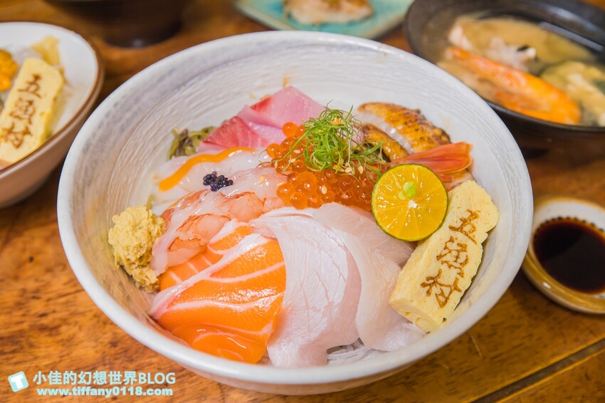 五漁村丼飯屋/味噌湯和醋飯無限量續點絕對能吃飽/海鮮丼直接給妳七種生魚片超划算/內湖美食推薦