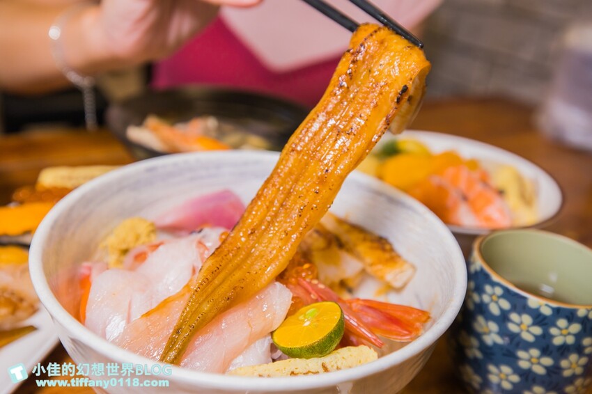 五漁村丼飯屋/味噌湯和醋飯無限量續點絕對能吃飽/海鮮丼直接給妳七種生魚片超划算/內湖美食推薦