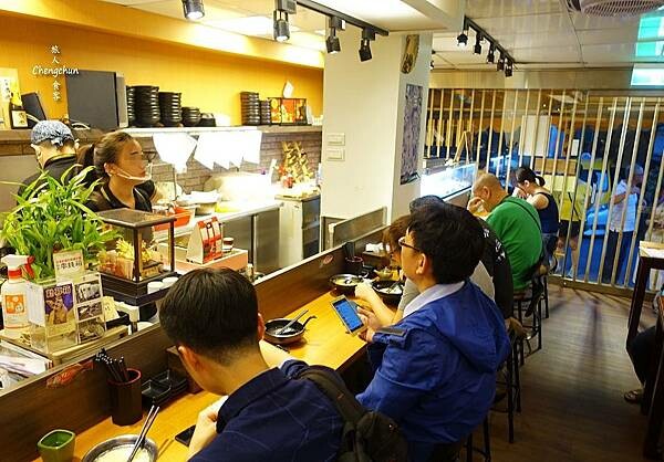 台北市內湖【五漁村丼飯屋】高CP海鮮丼飯，近西湖捷運站。