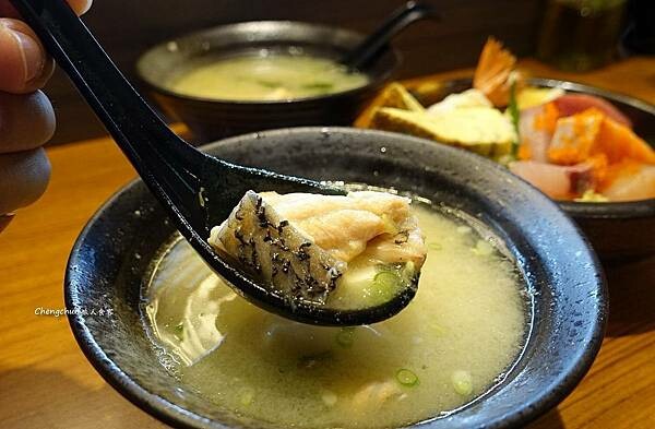 台北市內湖【五漁村丼飯屋】高CP海鮮丼飯，近西湖捷運站。