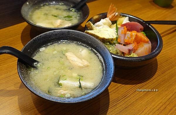 台北市內湖【五漁村丼飯屋】高CP海鮮丼飯，近西湖捷運站。