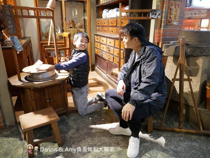 《竹北餐廳推薦》風城之月懷舊主題餐廳。穿越時空復古場景超好拍照x經典客家菜美食。聚餐尾牙春酒場地激推!︱ 影片 《竹北餐廳推薦》風城之月懷舊主題餐廳。穿越時空復古場景超好拍照x經典客家菜美食。聚餐尾牙春酒場地激推!︱ 影片