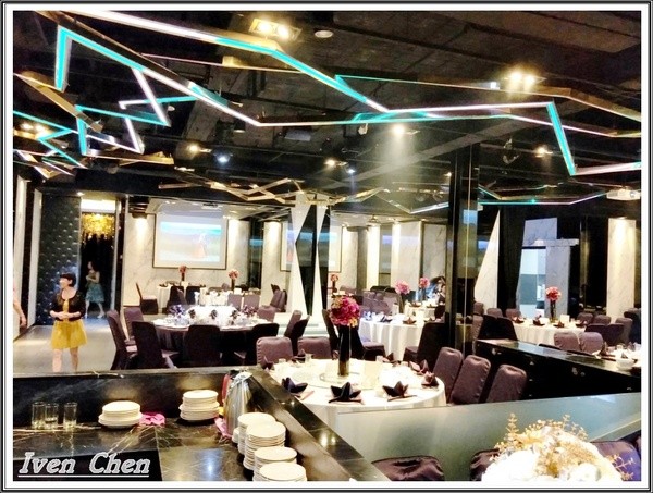 非常棧緍宴會館:《台中婚宴會館》2018.08.05參加好友鳳鳳的女兒結婚婚宴,在台中『非常棧新婚會館』