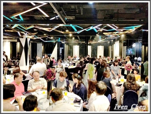 非常棧緍宴會館:《台中婚宴會館》2018.08.05參加好友鳳鳳的女兒結婚婚宴,在台中『非常棧新婚會館』