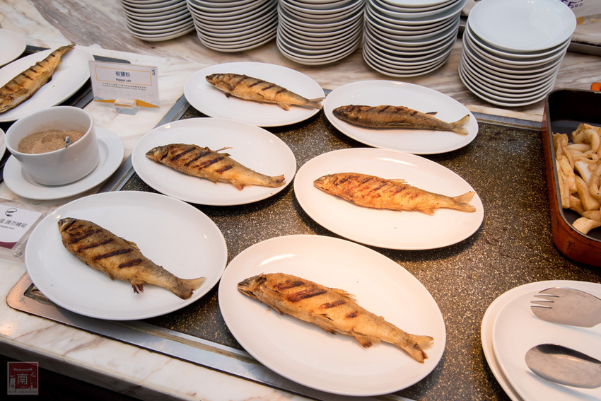 【臺南吃到飽】大員皇冠“元素全日餐廳”推出新菜色|臺灣好豬宴|鳳梨搭配新菜色|甜點繽紛講究~~元素全日餐廳 - 南人幫