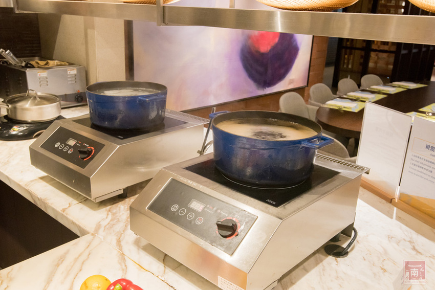 【臺南吃到飽】大員皇冠“元素全日餐廳”推出新菜色|臺灣好豬宴|鳳梨搭配新菜色|甜點繽紛講究~~元素全日餐廳 - 南人幫