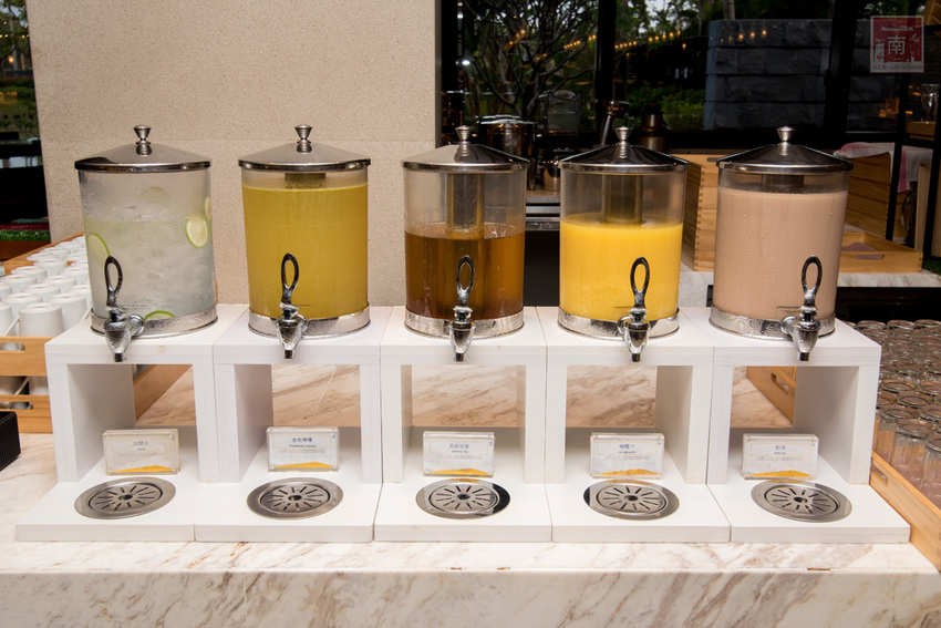 【臺南吃到飽】大員皇冠“元素全日餐廳”推出新菜色|臺灣好豬宴|鳳梨搭配新菜色|甜點繽紛講究~~元素全日餐廳 - 南人幫