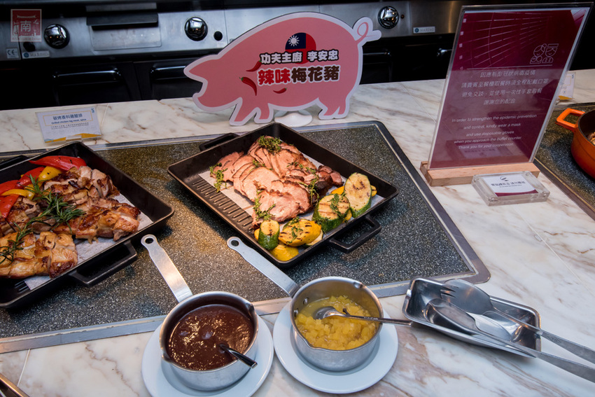 【臺南吃到飽】大員皇冠“元素全日餐廳”推出新菜色|臺灣好豬宴|鳳梨搭配新菜色|甜點繽紛講究~~元素全日餐廳 - 南人幫