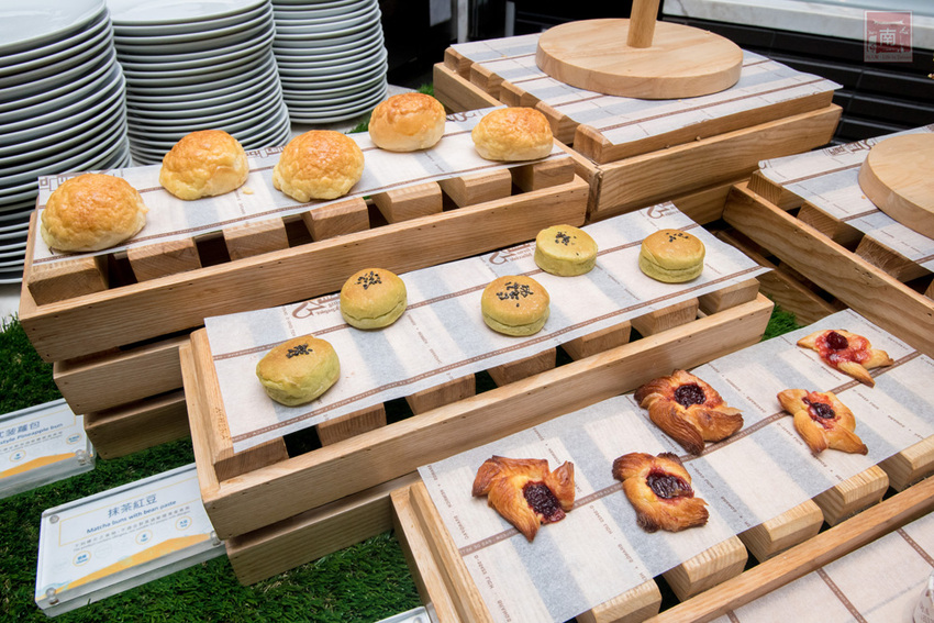 【臺南吃到飽】大員皇冠“元素全日餐廳”推出新菜色|臺灣好豬宴|鳳梨搭配新菜色|甜點繽紛講究~~元素全日餐廳 - 南人幫