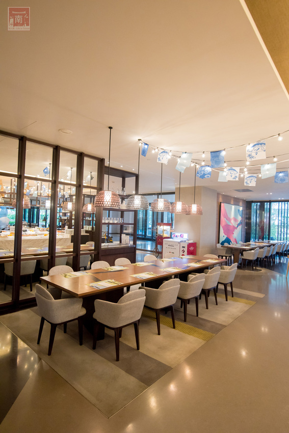 【臺南吃到飽】大員皇冠“元素全日餐廳”推出新菜色|臺灣好豬宴|鳳梨搭配新菜色|甜點繽紛講究~~元素全日餐廳 - 南人幫