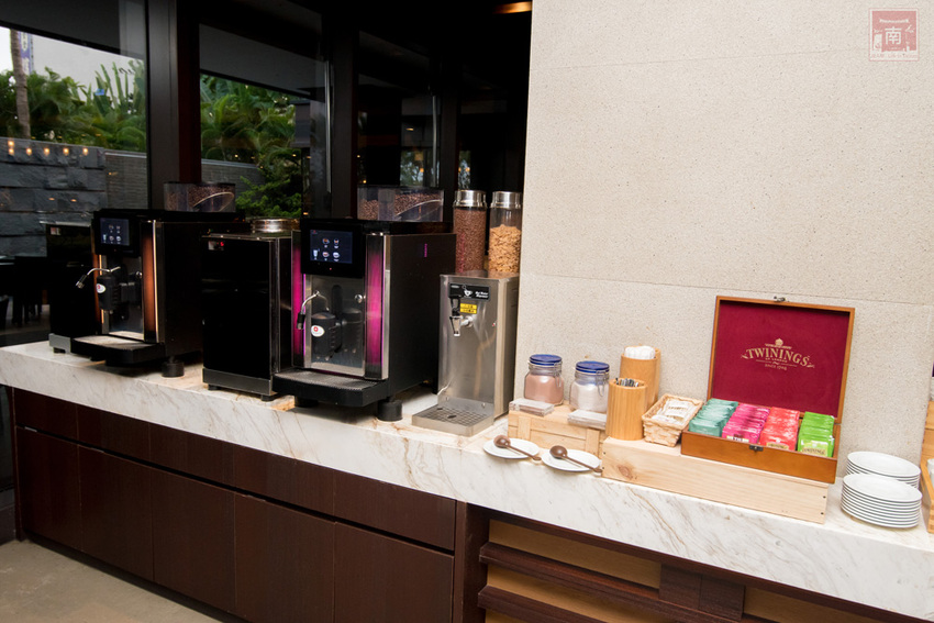 【臺南吃到飽】大員皇冠“元素全日餐廳”推出新菜色|臺灣好豬宴|鳳梨搭配新菜色|甜點繽紛講究~~元素全日餐廳 - 南人幫