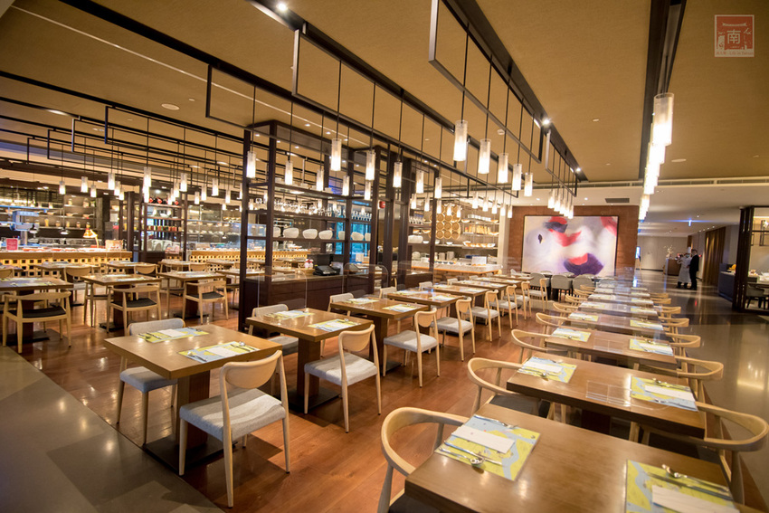 【臺南吃到飽】大員皇冠“元素全日餐廳”推出新菜色|臺灣好豬宴|鳳梨搭配新菜色|甜點繽紛講究~~元素全日餐廳 - 南人幫