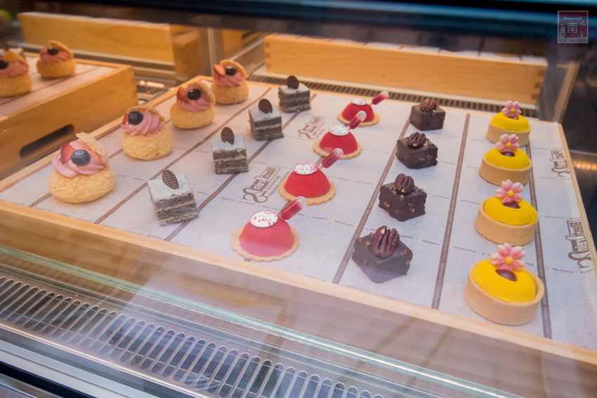 【臺南吃到飽】大員皇冠“元素全日餐廳”推出新菜色|臺灣好豬宴|鳳梨搭配新菜色|甜點繽紛講究~~元素全日餐廳 - 南人幫