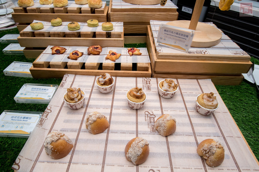 【臺南吃到飽】大員皇冠“元素全日餐廳”推出新菜色|臺灣好豬宴|鳳梨搭配新菜色|甜點繽紛講究~~元素全日餐廳 - 南人幫