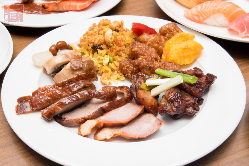 【臺南吃到飽】大員皇冠“元素全日餐廳”推出新菜色|臺灣好豬宴|鳳梨搭配新菜色|甜點繽紛講究~~元素全日餐廳 - 南人幫