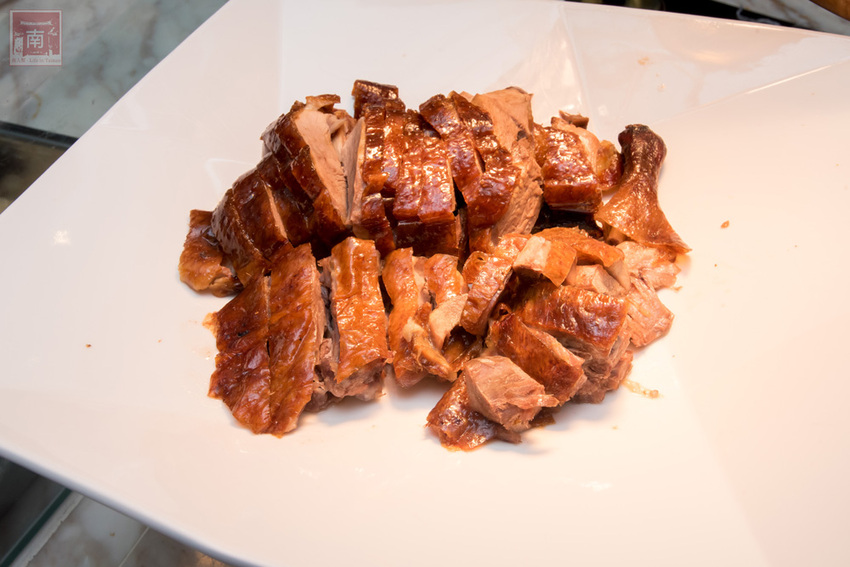 【臺南吃到飽】大員皇冠“元素全日餐廳”推出新菜色|臺灣好豬宴|鳳梨搭配新菜色|甜點繽紛講究~~元素全日餐廳 - 南人幫