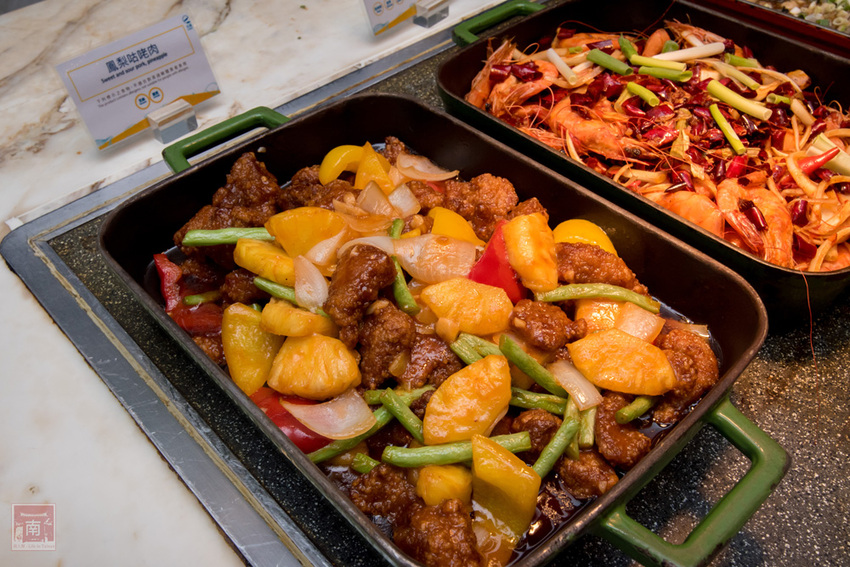 【臺南吃到飽】大員皇冠“元素全日餐廳”推出新菜色|臺灣好豬宴|鳳梨搭配新菜色|甜點繽紛講究~~元素全日餐廳 - 南人幫