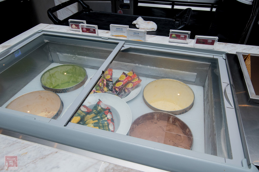 【臺南吃到飽】大員皇冠“元素全日餐廳”推出新菜色|臺灣好豬宴|鳳梨搭配新菜色|甜點繽紛講究~~元素全日餐廳 - 南人幫