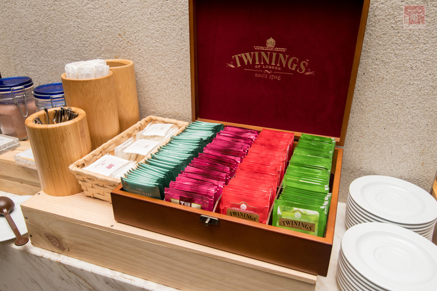 【臺南吃到飽】大員皇冠“元素全日餐廳”推出新菜色|臺灣好豬宴|鳳梨搭配新菜色|甜點繽紛講究~~元素全日餐廳 - 南人幫