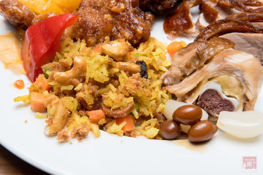 【臺南吃到飽】大員皇冠“元素全日餐廳”推出新菜色|臺灣好豬宴|鳳梨搭配新菜色|甜點繽紛講究~~元素全日餐廳 - 南人幫