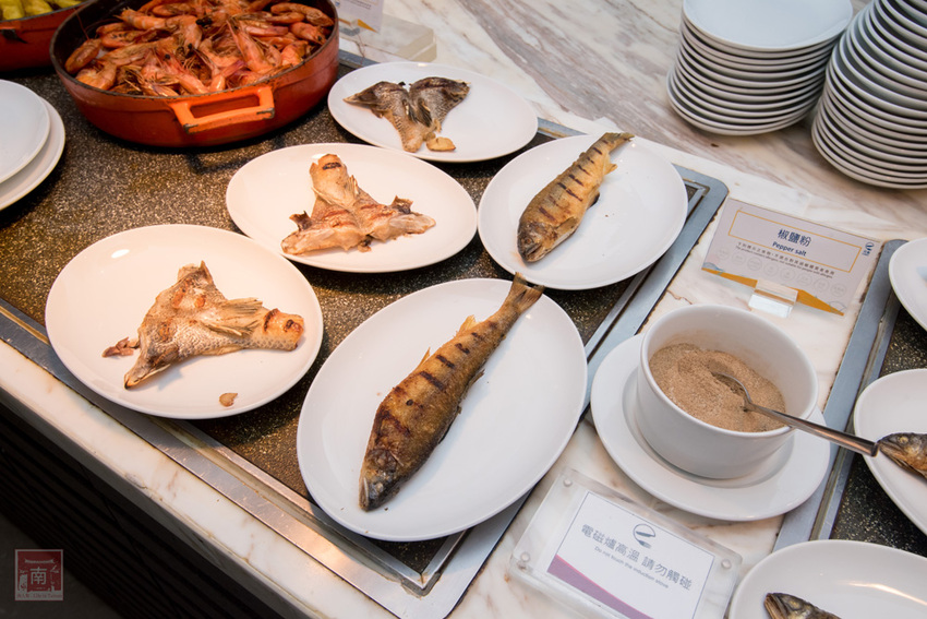 【臺南吃到飽】大員皇冠“元素全日餐廳”推出新菜色|臺灣好豬宴|鳳梨搭配新菜色|甜點繽紛講究~~元素全日餐廳 - 南人幫