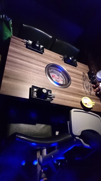 開烤Bar 炭火精品燒肉:高雄~開烤Bar 炭火精品燒肉‧異國精釀啤酒~夢幻銀河系星空~氣氛超好主題餐廳~