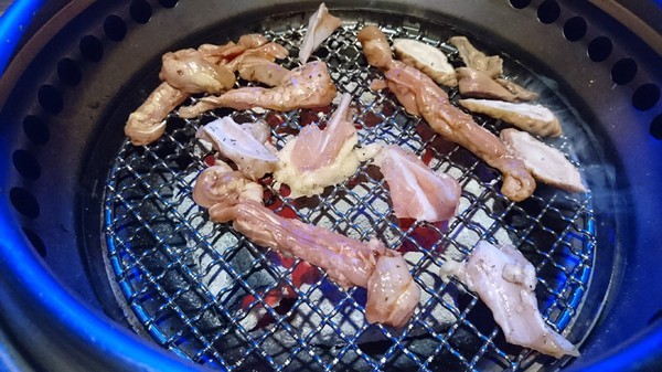 開烤Bar 炭火精品燒肉:高雄~開烤Bar 炭火精品燒肉‧異國精釀啤酒~夢幻銀河系星空~氣氛超好主題餐廳~