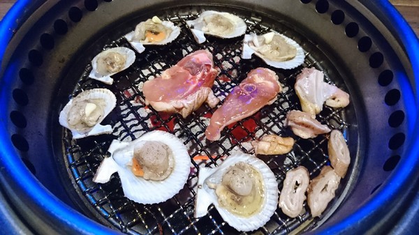 開烤Bar 炭火精品燒肉:高雄~開烤Bar 炭火精品燒肉‧異國精釀啤酒~夢幻銀河系星空~氣氛超好主題餐廳~