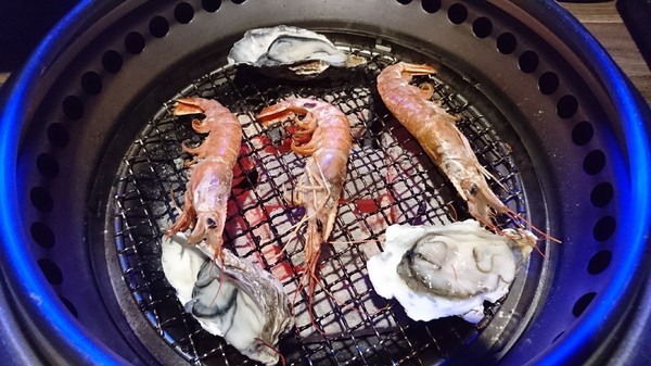 開烤Bar 炭火精品燒肉:高雄~開烤Bar 炭火精品燒肉‧異國精釀啤酒~夢幻銀河系星空~氣氛超好主題餐廳~