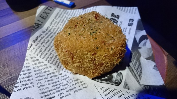 開烤Bar 炭火精品燒肉:高雄~開烤Bar 炭火精品燒肉‧異國精釀啤酒~夢幻銀河系星空~氣氛超好主題餐廳~