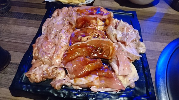 開烤Bar 炭火精品燒肉:高雄~開烤Bar 炭火精品燒肉‧異國精釀啤酒~夢幻銀河系星空~氣氛超好主題餐廳~