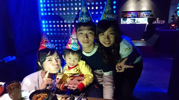 開烤Bar 炭火精品燒肉:高雄~開烤Bar 炭火精品燒肉‧異國精釀啤酒~夢幻銀河系星空~氣氛超好主題餐廳~