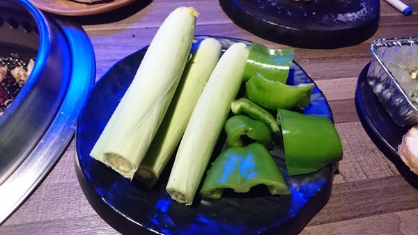 開烤Bar 炭火精品燒肉:高雄~開烤Bar 炭火精品燒肉‧異國精釀啤酒~夢幻銀河系星空~氣氛超好主題餐廳~