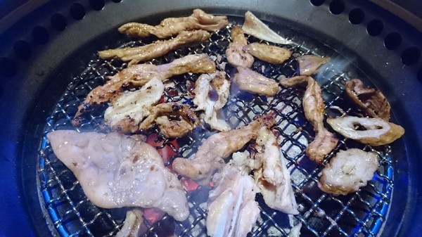 開烤Bar 炭火精品燒肉:高雄~開烤Bar 炭火精品燒肉‧異國精釀啤酒~夢幻銀河系星空~氣氛超好主題餐廳~