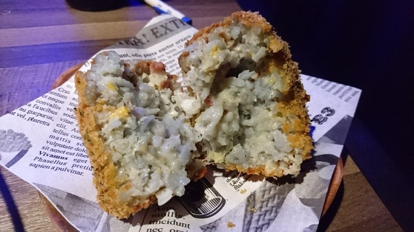 開烤Bar 炭火精品燒肉:高雄~開烤Bar 炭火精品燒肉‧異國精釀啤酒~夢幻銀河系星空~氣氛超好主題餐廳~