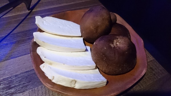 開烤Bar 炭火精品燒肉:高雄~開烤Bar 炭火精品燒肉‧異國精釀啤酒~夢幻銀河系星空~氣氛超好主題餐廳~