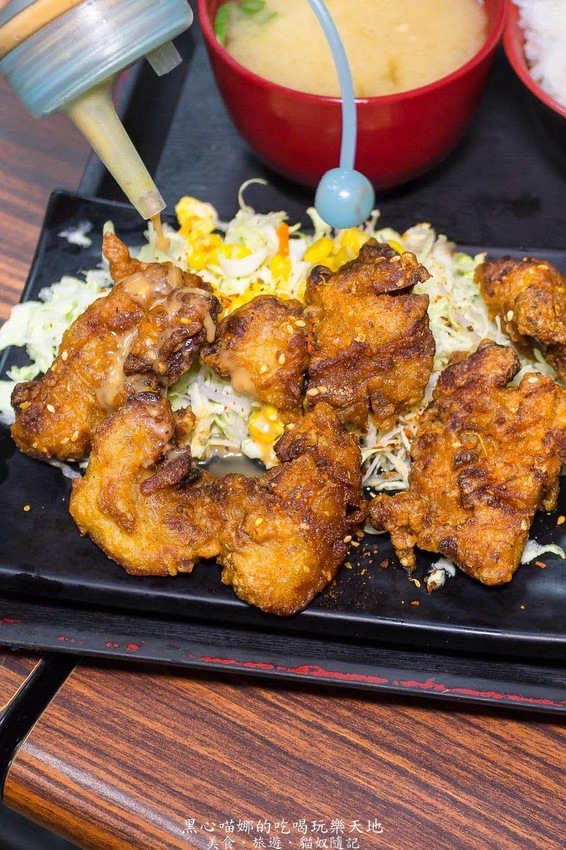 高雄苓雅︱京棧烤肉飯 份量飽足、價格實惠、烤肉量多又噴香的超熱門烤肉飯!先預約才不會等太久喔!