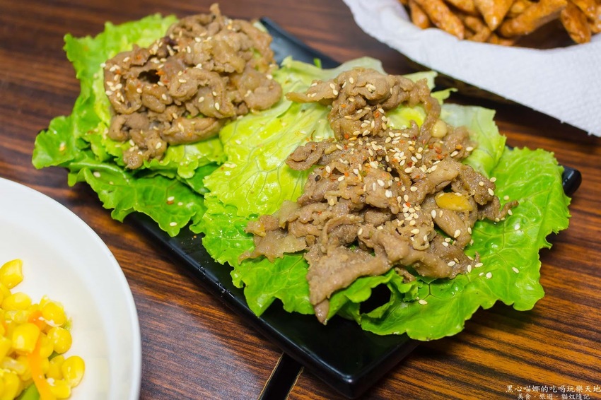 高雄苓雅︱京棧烤肉飯 份量飽足、價格實惠、烤肉量多又噴香的超熱門烤肉飯!先預約才不會等太久喔!