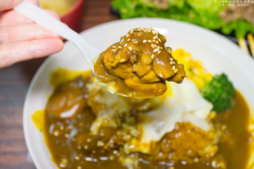 高雄苓雅︱京棧烤肉飯 份量飽足、價格實惠、烤肉量多又噴香的超熱門烤肉飯!先預約才不會等太久喔!