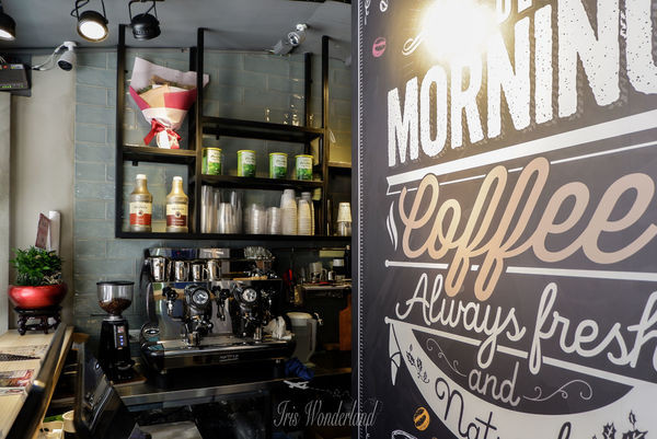 【食記】台北・忠孝敦化｜藏cafe 藏咖啡・東區巷弄間的街邊咖啡館｜東區茶街・東區咖啡館