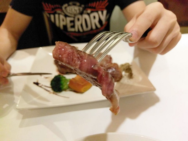 天母盛鑫食堂:天母盛鑫食堂-台中22年的西餐老店 主菜真的都很優 適合約會或是紀念日的餐廳