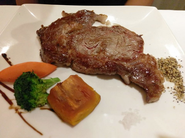 天母盛鑫食堂:天母盛鑫食堂-台中22年的西餐老店 主菜真的都很優 適合約會或是紀念日的餐廳
