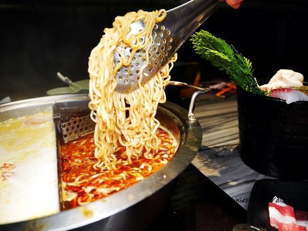 台灣火鍋第一品牌【肉多多火鍋】套餐只要$299,享自助吧無限供應~平價消費 高級享受 (26).JPG
