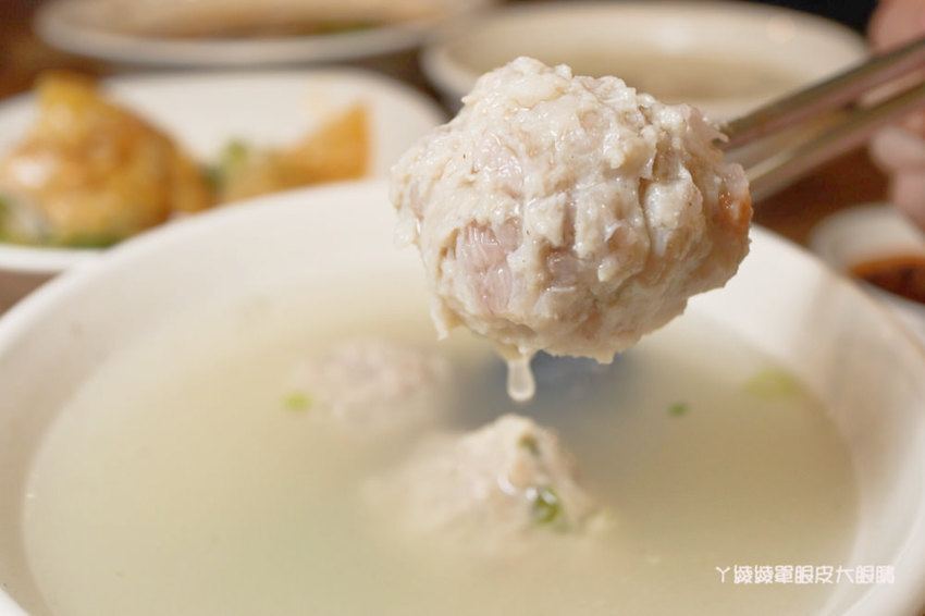 新竹好吃牛肉麵推薦初這家麵食館!必吃牛肉乾拌麵跟牛肉丸湯,吃麵還有免費仙草湯喝