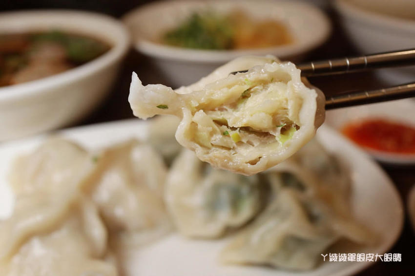 新竹好吃牛肉麵推薦初這家麵食館!必吃牛肉乾拌麵跟牛肉丸湯,吃麵還有免費仙草湯喝