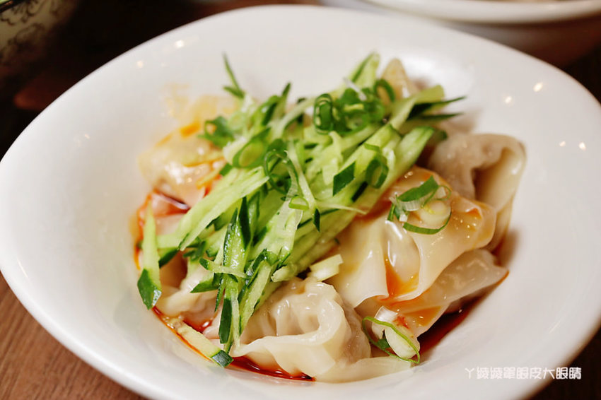 新竹好吃牛肉麵推薦初這家麵食館!必吃牛肉乾拌麵跟牛肉丸湯,吃麵還有免費仙草湯喝