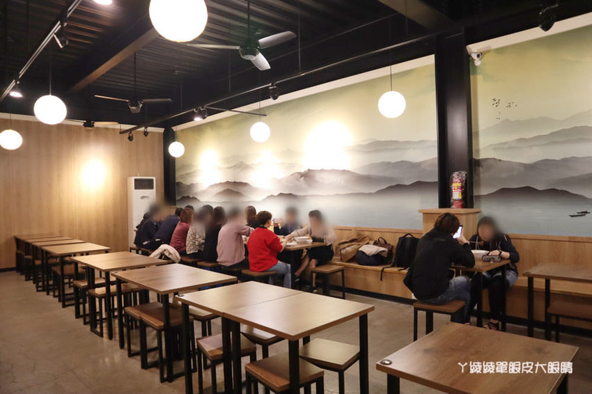 新竹好吃牛肉麵推薦初這家麵食館!必吃牛肉乾拌麵跟牛肉丸湯,吃麵還有免費仙草湯喝