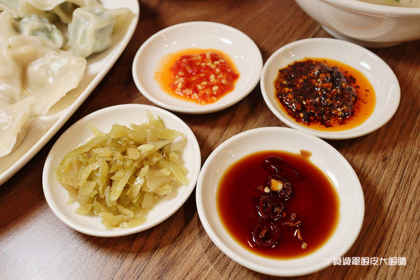 新竹好吃牛肉麵推薦初這家麵食館!必吃牛肉乾拌麵跟牛肉丸湯,吃麵還有免費仙草湯喝