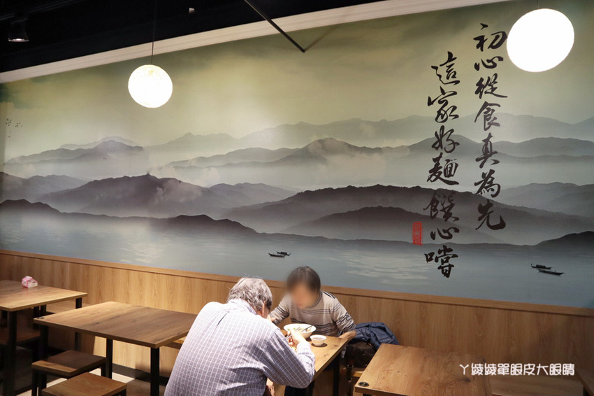 新竹好吃牛肉麵推薦初這家麵食館!必吃牛肉乾拌麵跟牛肉丸湯,吃麵還有免費仙草湯喝