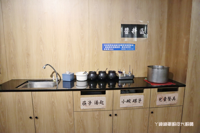 新竹好吃牛肉麵推薦初這家麵食館!必吃牛肉乾拌麵跟牛肉丸湯,吃麵還有免費仙草湯喝